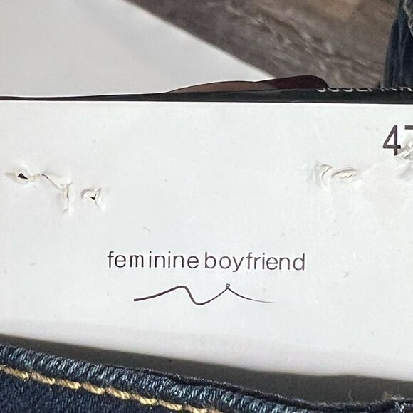 7 of All Mankind | NWT Josefina Feminine Boyfriend Jeans with Whispering Effect - Picture 4 of 7